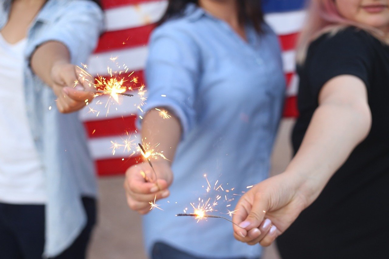 patriotic women sparklers